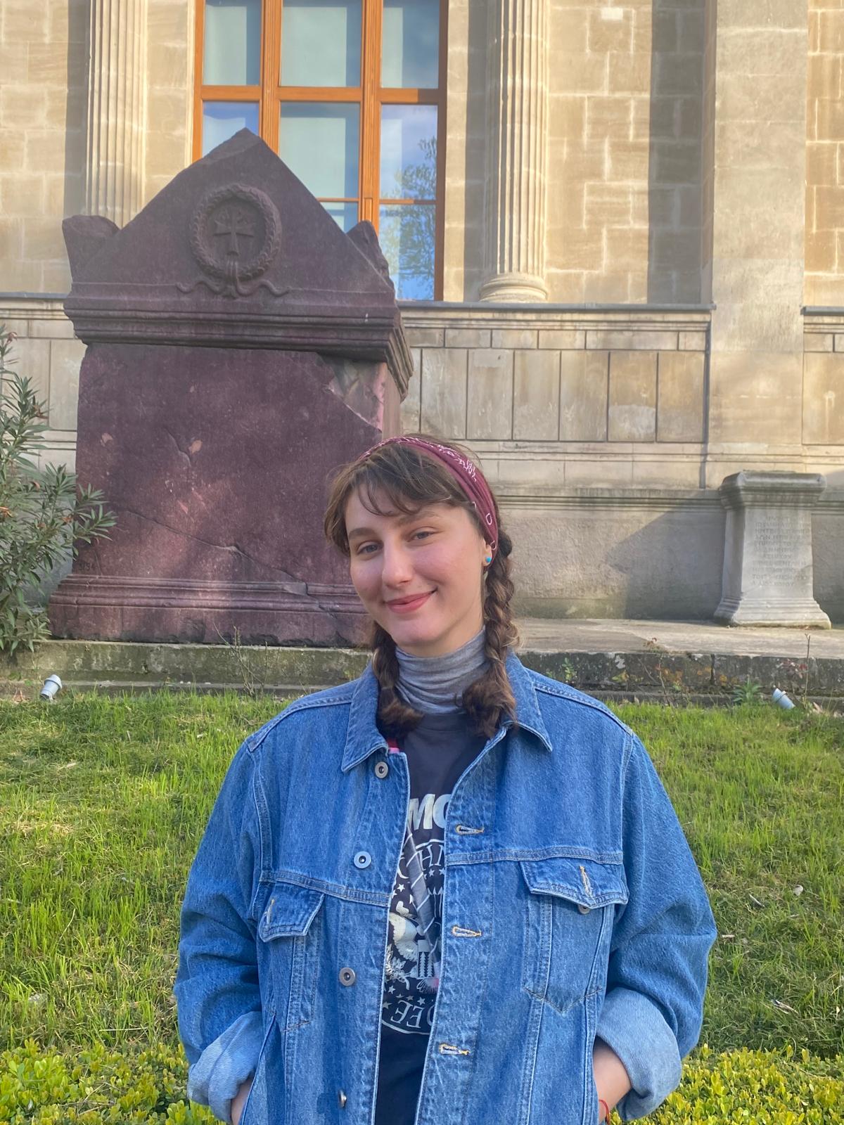 Dr. Sera Yelözer